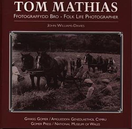 Tom Mathias - Ffotograffydd Bro / Tom Mathias - Folk Life Photographer