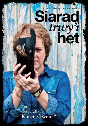 Siarad Trwy'i Het - Cerddi a Ffotograffau