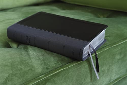 NIV, Personal Size Bible, Large Print, Leathersoft, Black, Red Letter, Thumb Indexed, Comfort Print