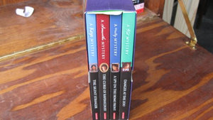 American Girl Mysteries: Featuring Kit, Samantha, Kaya and Molly[Boxed Set]