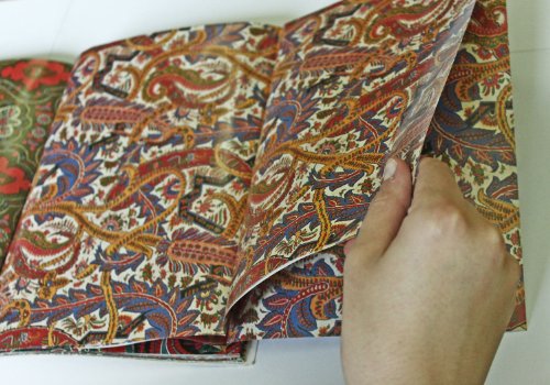 Giftwrap: Paisley